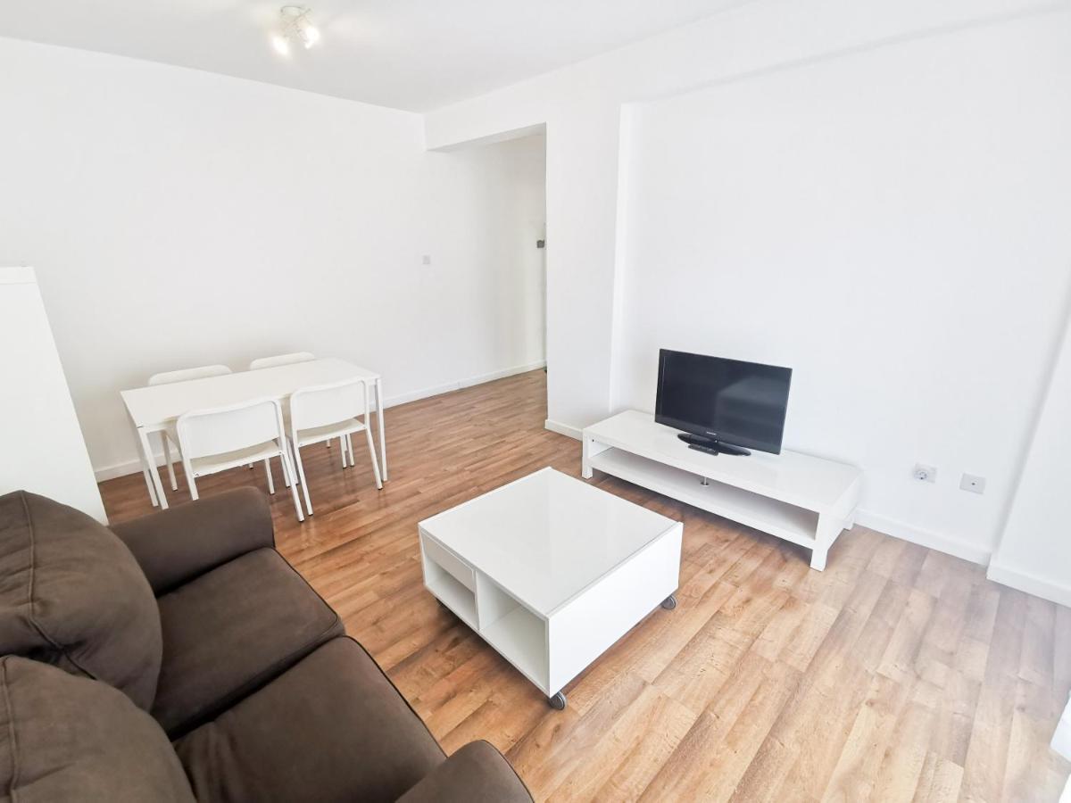 Island Time Holiday Apartment Larnaca Bagian luar foto
