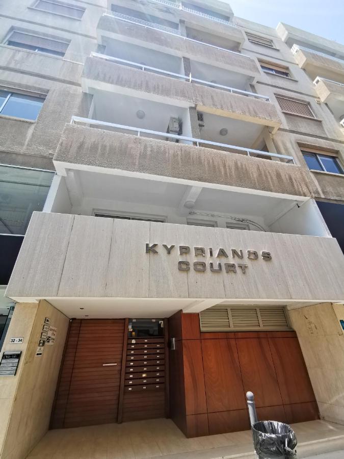 Island Time Holiday Apartment Larnaca Bagian luar foto