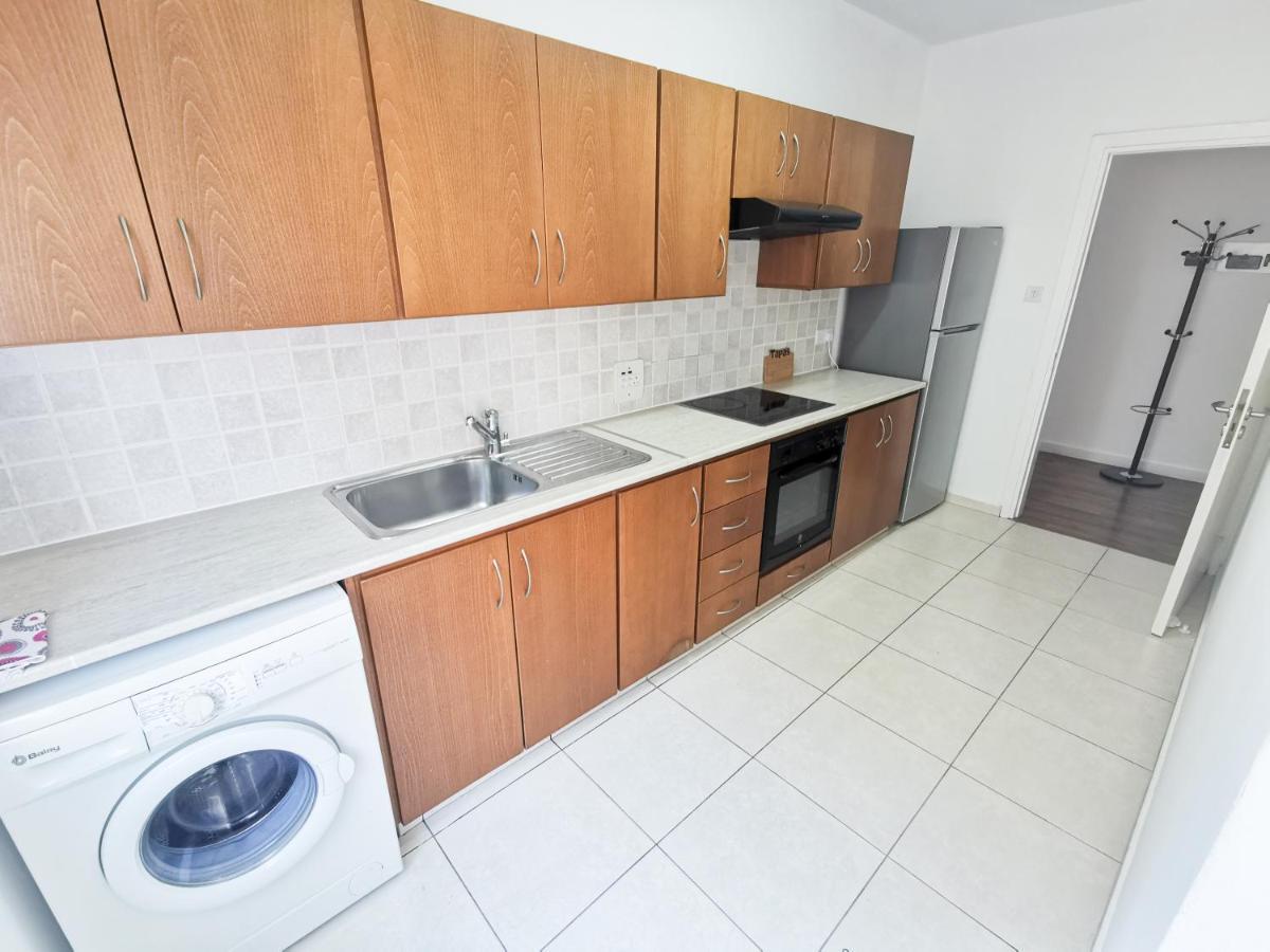 Island Time Holiday Apartment Larnaca Bagian luar foto