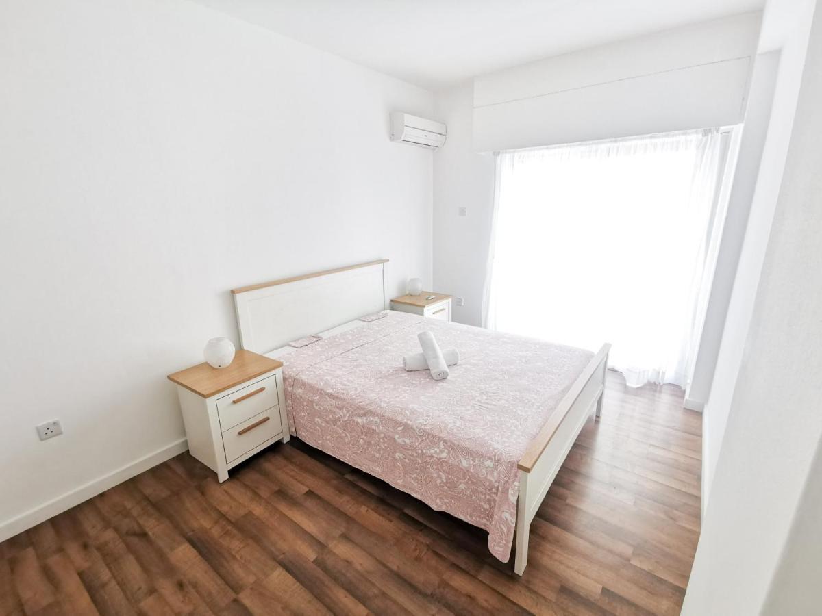 Island Time Holiday Apartment Larnaca Bagian luar foto