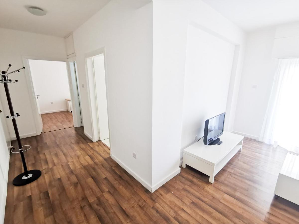 Island Time Holiday Apartment Larnaca Bagian luar foto
